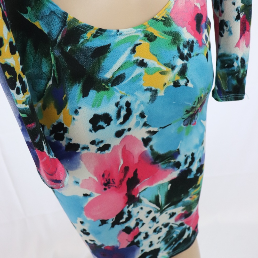Custom floral backless dress - Picture 6 of 7